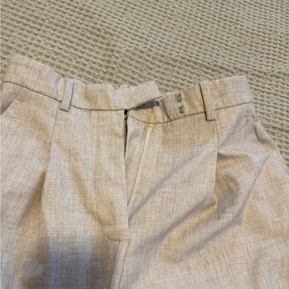 Abercrombie & Fitch Wide Leg Linen-Blend Trousers in Light Beige - Picture 3 of 6